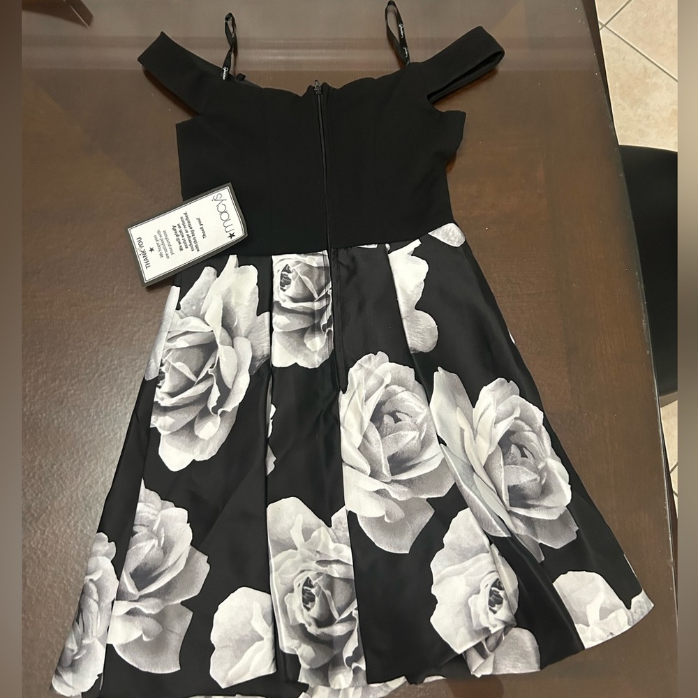 Dress - Picture 3 of 10